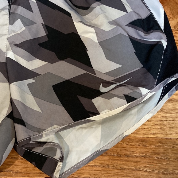 Size small Nike athletic running shorts geometric pattern - Picture 2 of 6